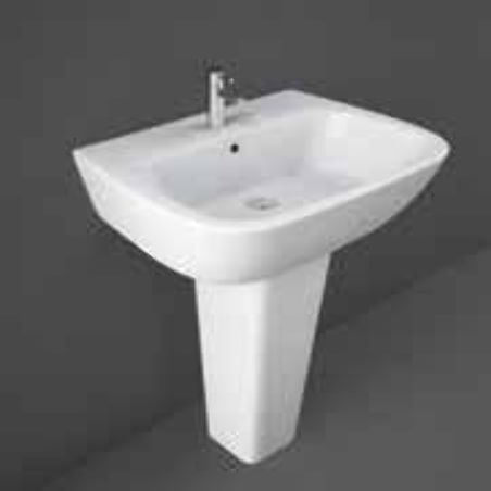 Lavabo e colonna, non inclusi nell'offerta ma disponibili